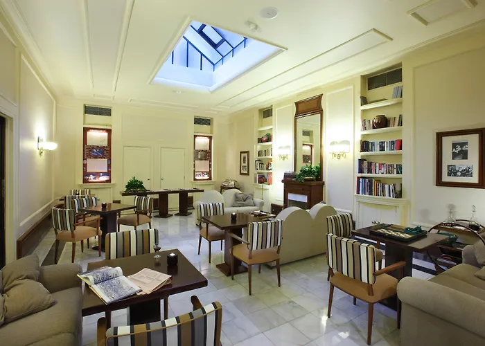 Britania Art Deco 4*